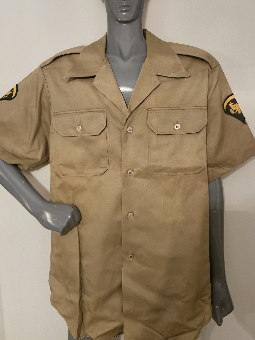 Vintage 1970 Fatigue Khaki Vietnam war Era  Short-Sleeve military Shirt-Jacket M